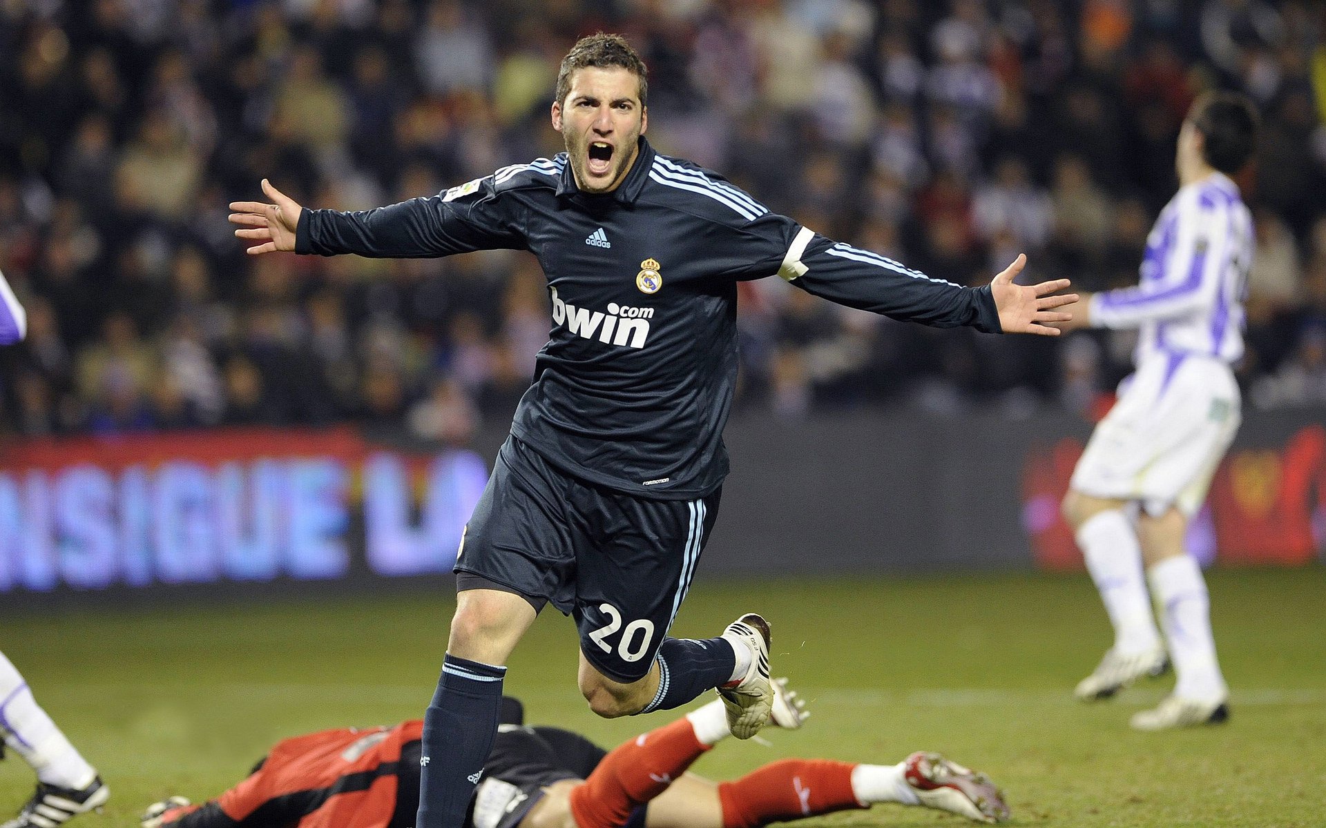 当绝杀遇见接管,体育世界里,唯一性如何被定义?